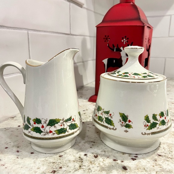Royal Limited Holly Holiday Creamer & Lidded Sugar Bowl Vintage Set - Picture 1 of 10
